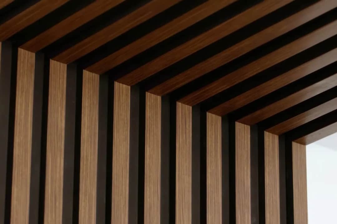 Przerwy między lamelami: Klucz do perfekcyjnej ściany!