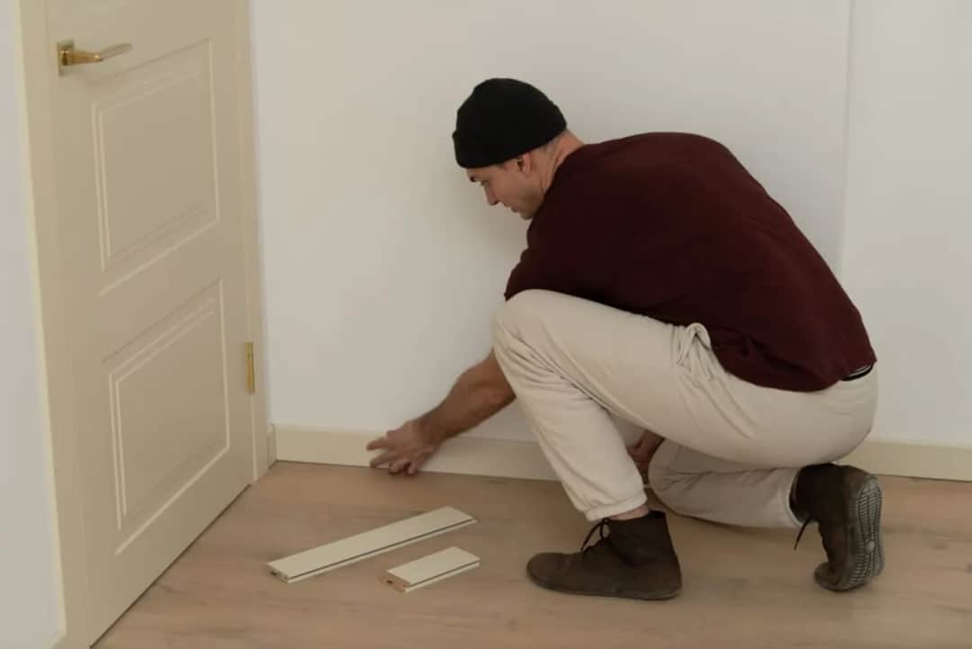 Ile kosztuje montaż listew przypodłogowych? Uniknij ukrytych kosztów!